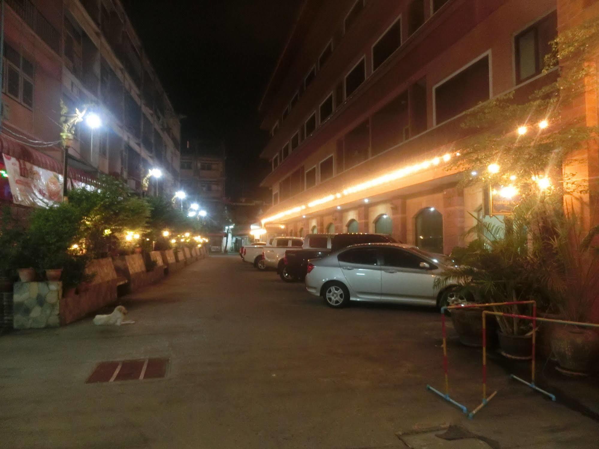 Ayutthaya Thenee Hotel Bagian luar foto